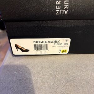 Naturalized prudence black fabric pump